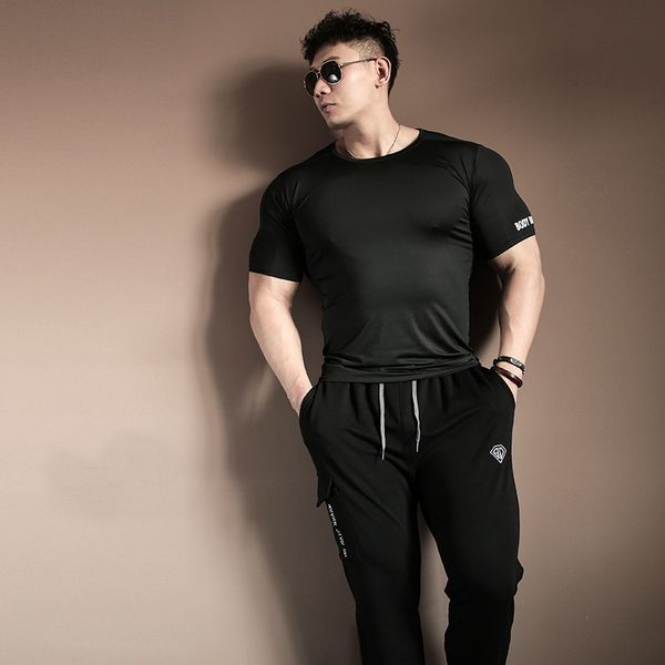 Αθλητικό ανδρικό μπλουζάκι  σε μαύρο, λευκό, μπλε, πράσινο και κίτρινο χρώμα