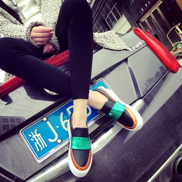 Цветни дамски мокасини - 2 модела в черен и бял цвят 