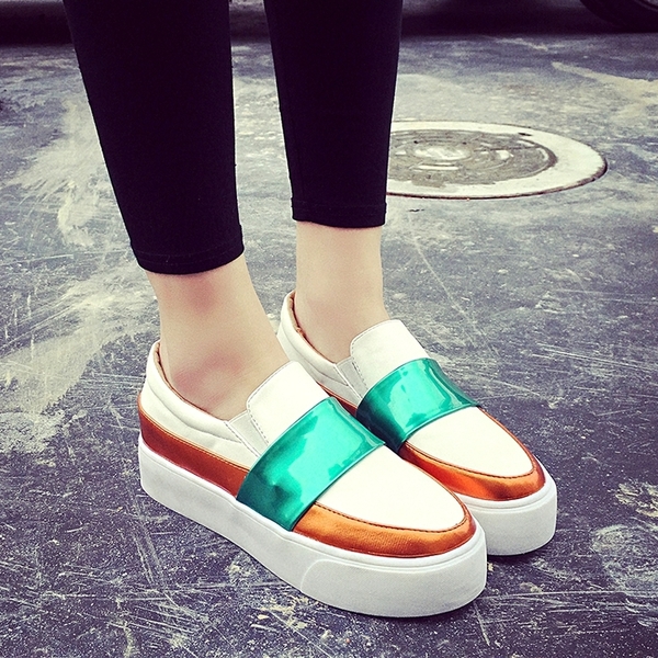 Цветни дамски мокасини - 2 модела в черен и бял цвят 