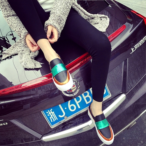 Цветни дамски мокасини - 2 модела в черен и бял цвят 