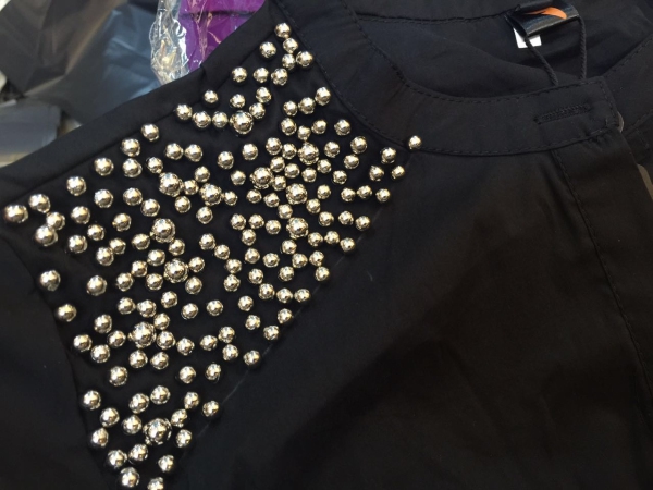 Дамска риза с яка и капси