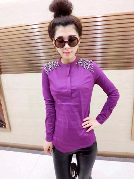 Дамска риза с яка и капси