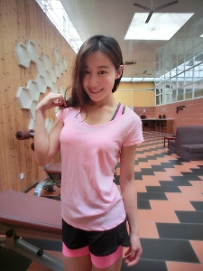 Γυναικεία T-shirt με O-κολάρο - σε διάφορα χρώματα κατάλληλα για το γυμναστήριο και τζόκινγκ