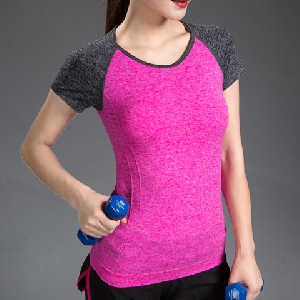 Γυναικείο μπλουζάκι με κολάρο σε σχήμα Ο - γκρι, ροζ, μοβ και μαύρο χρώμα