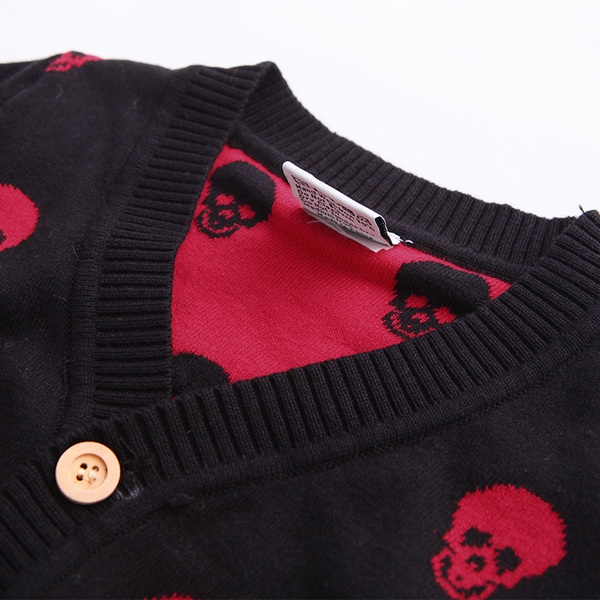 Детска жилетка - пролет и есен - черна с изображения от червени черепи