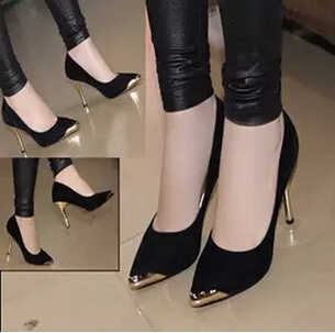 Γυναικεία  δερμάτινα παπούτσια με χρυσό ηλεκτρικής ενέργειας