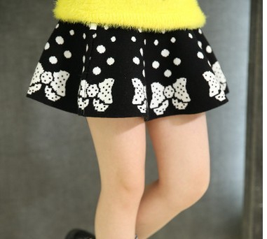 Παιδικές  φούστες - την άνοιξη, το φθινόπωρο και το χειμώνα - κόκκινο, μαύρο