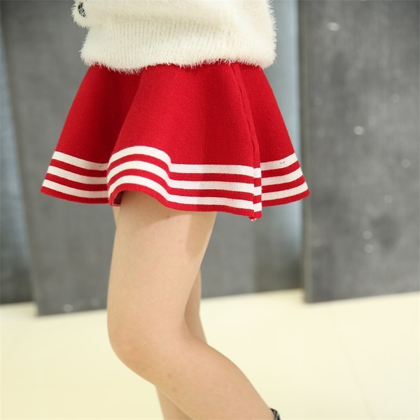 Παιδικές  φούστες - την άνοιξη, το φθινόπωρο και το χειμώνα - κόκκινο, μαύρο