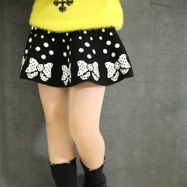 Παιδικές  φούστες - την άνοιξη, το φθινόπωρο και το χειμώνα - κόκκινο, μαύρο