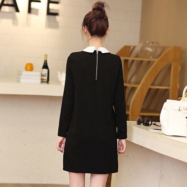 Дамска туника черна с бяла яка 