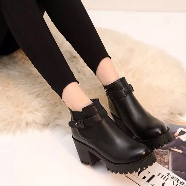 Дамски кожени боти с грайфер и странична каишка