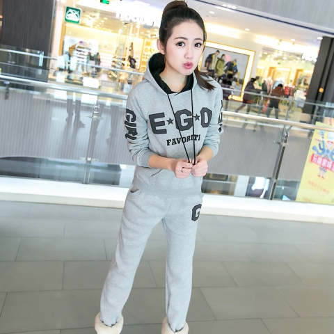 Γυναικεία αθλητικά σύνολα 2 τεμαχίων - 2 μοντέλα σε ροζ, κόκκινο, κίτρινο και γκρι χρώμα