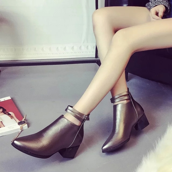 Дамски заострени обувки с 2 каишки