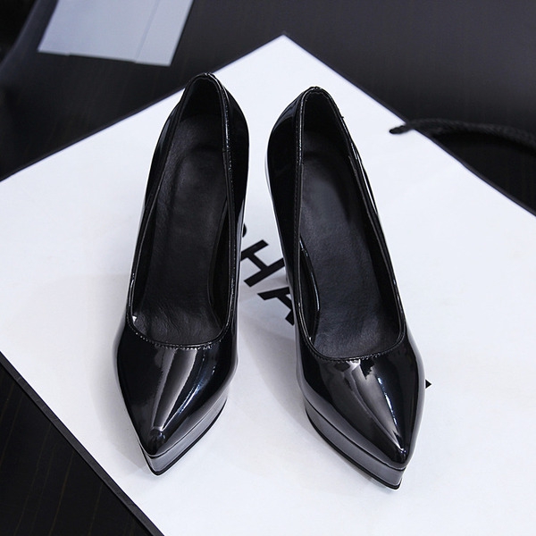 Γυναικεία  παπούτσια  με ψηλά τακούνια