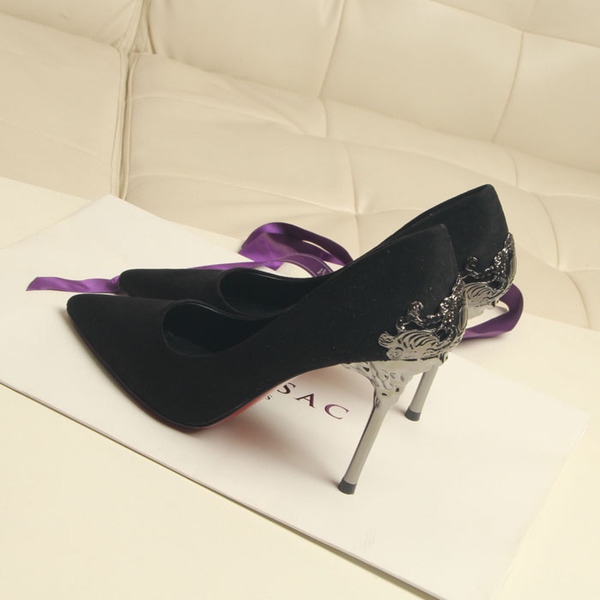 Γυναικεία  παπούτσια με έντονη σιδερένιο τακούνι