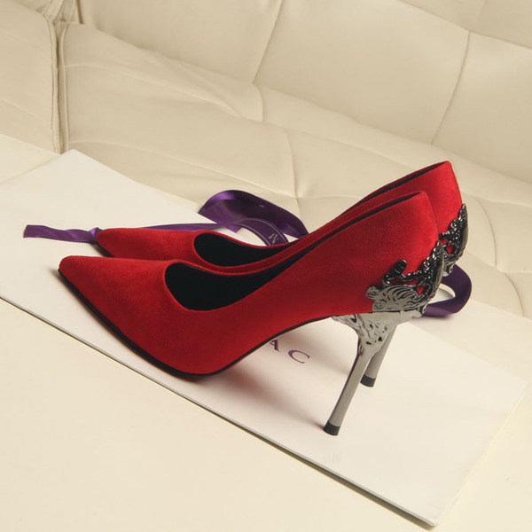 Γυναικεία  παπούτσια με έντονη σιδερένιο τακούνι