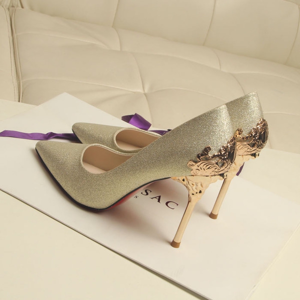 Γυναικεία  παπούτσια με έντονη σιδερένιο τακούνι