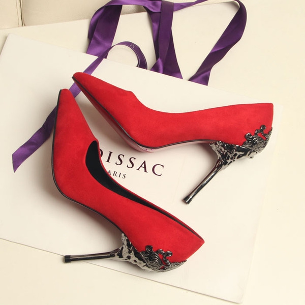 Γυναικεία  παπούτσια με έντονη σιδερένιο τακούνι