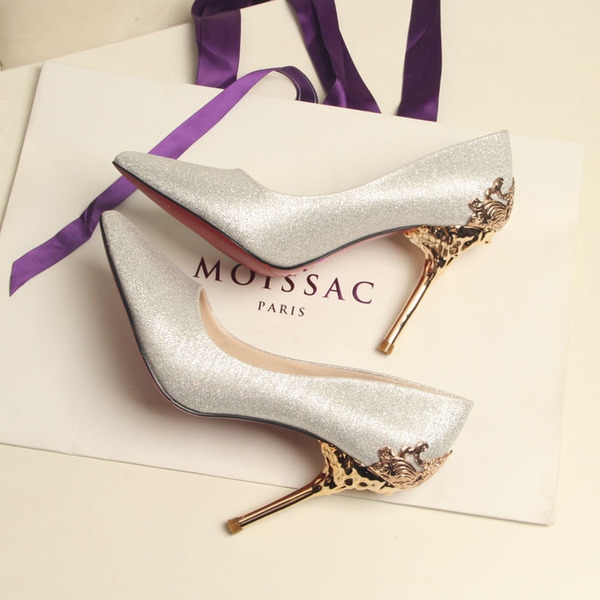 Γυναικεία  παπούτσια με έντονη σιδερένιο τακούνι