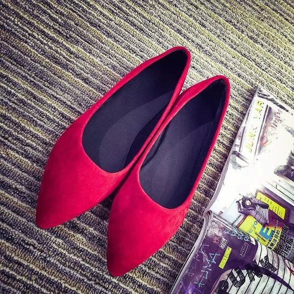 Дамски ниски  заострени обувки в червен и черен цвят