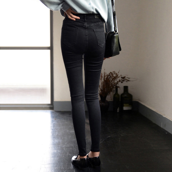 Λεπτό  μαύρο  τζιν