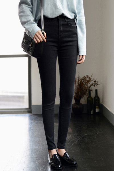 Λεπτό  μαύρο  τζιν