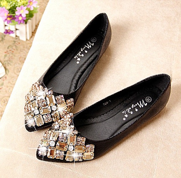 Дамски ниски обувки с блестящи големи камъни