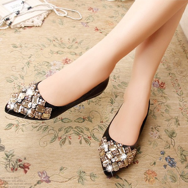 Дамски ниски обувки с блестящи големи камъни