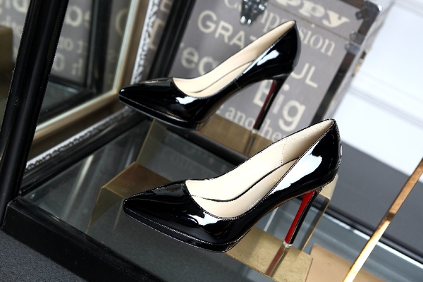 Лачени обувки с тънък ток и лека платформа