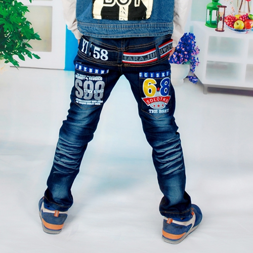 Детски дънки - топ пролетни модели и различни размери