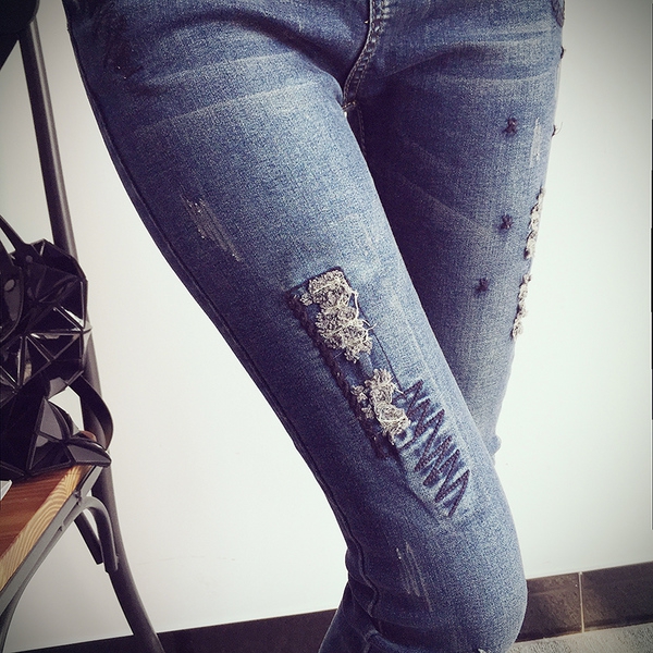 Γυναικεία τζιν με κέντημα