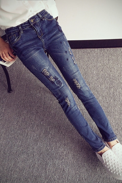 Γυναικεία τζιν με κέντημα