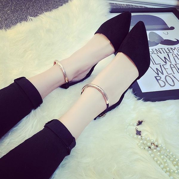 Γυναικεία  παπούτσια τακούνια με μεταλλικό λουράκι σε χρυσό χρώμα