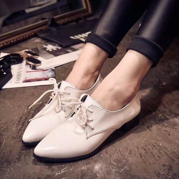 Γυναικεία  παπούτσια  λουστρίν με κορδόνια