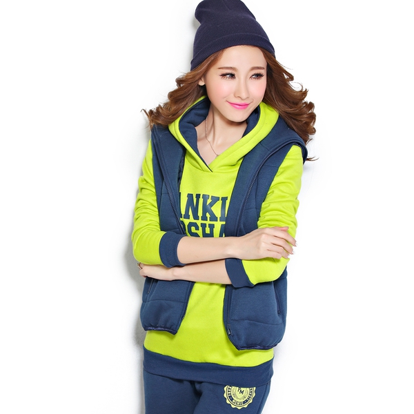 Γυναικεία αθλητικά σύνολα 3 τεμαχίων σε πολλά διαφορετικά μοτίβα και χρώματα