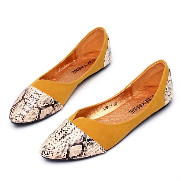 Дамски ежедневни ниски велурени обувки с примеси на змийска кожа