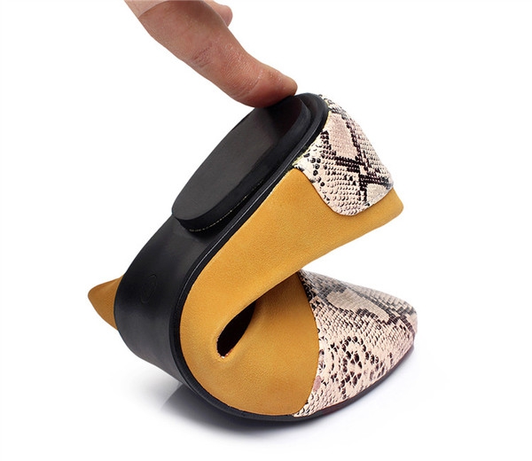 Дамски ежедневни ниски велурени обувки с примеси на змийска кожа