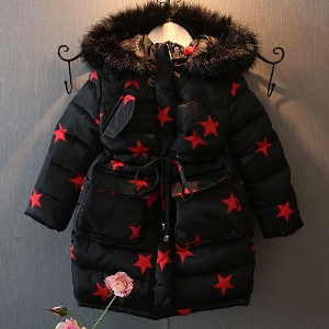 Παιδικό μαύρο μπουφάν για το χειμώνα με κουκούλα και  κόκκινα αστέρια για κορίτσια