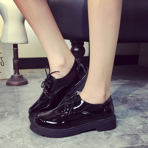 Дамски ежедневни лачени обли обувки на лека платформа