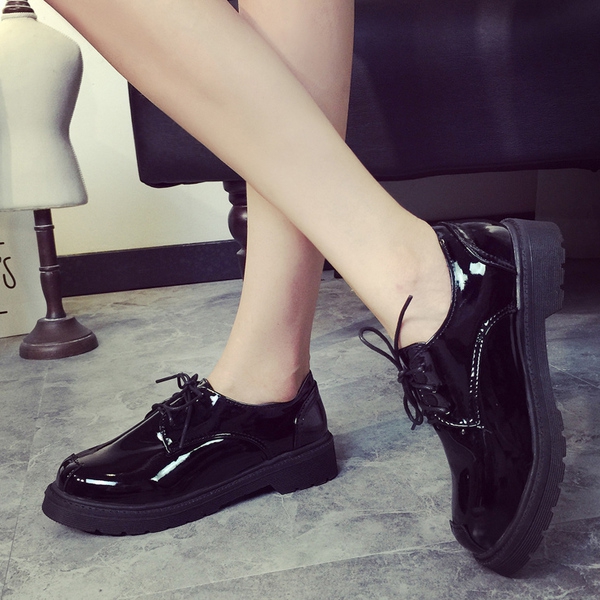 Дамски ежедневни лачени обли обувки на лека платформа