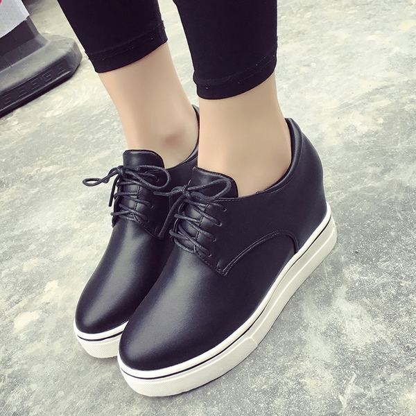 Дамски спортно-елегантни кожени обувки с връзки на платформа