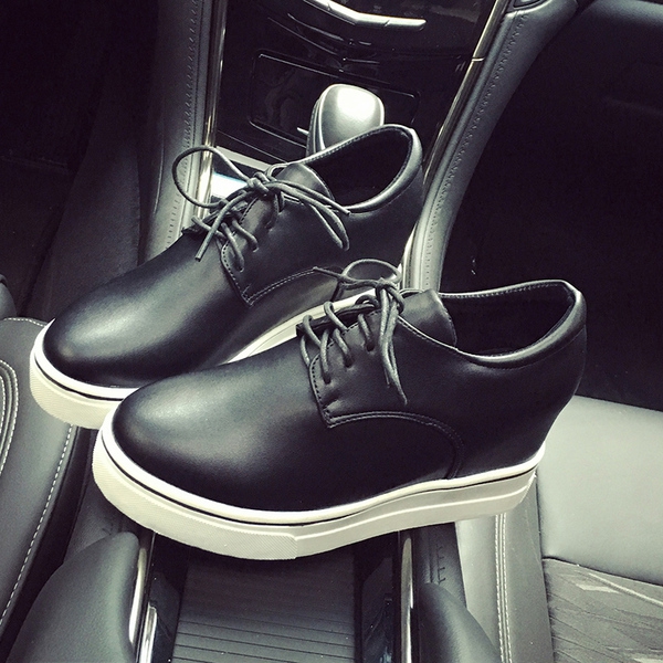 Дамски спортно-елегантни кожени обувки с връзки на платформа