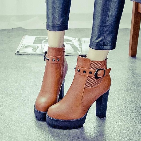 Γυναικεία δερμάτινα παπούτσια με φερμουάρ και ψηλό τακούνι και μεταλικό αξεσουάρ * τακά*