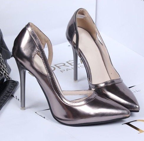 Дамски супер елегантни лачени обувки на висок ток