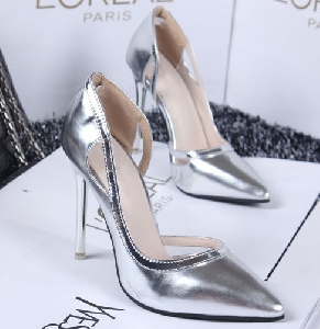 Дамски супер елегантни лачени обувки на висок ток