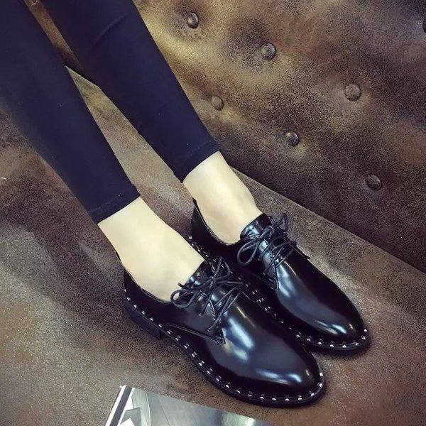 Дамски спортно-елегантни обувки с връзки