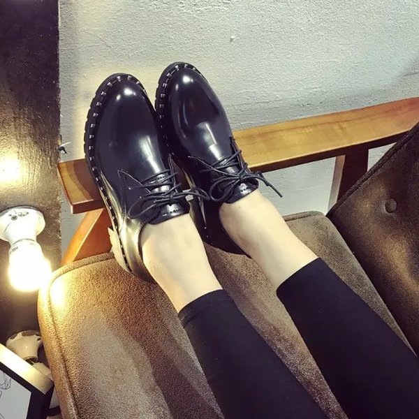 Дамски спортно-елегантни обувки с връзки