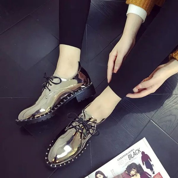 Дамски спортно-елегантни обувки с връзки