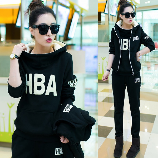 Γυναικεία αθλητικά σύνολα 3 τεμαχίων - διαφορετικά χρώματα και σχέδια