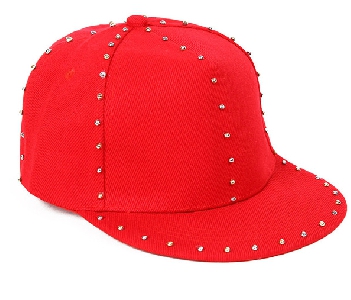 Детска шапка за момчета - червена и черна 